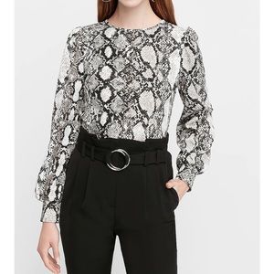 Express- SNAKESKIN PRINT CREW NECK PUFF
SLEEVE TOP IN NEUTRAL PRINT
